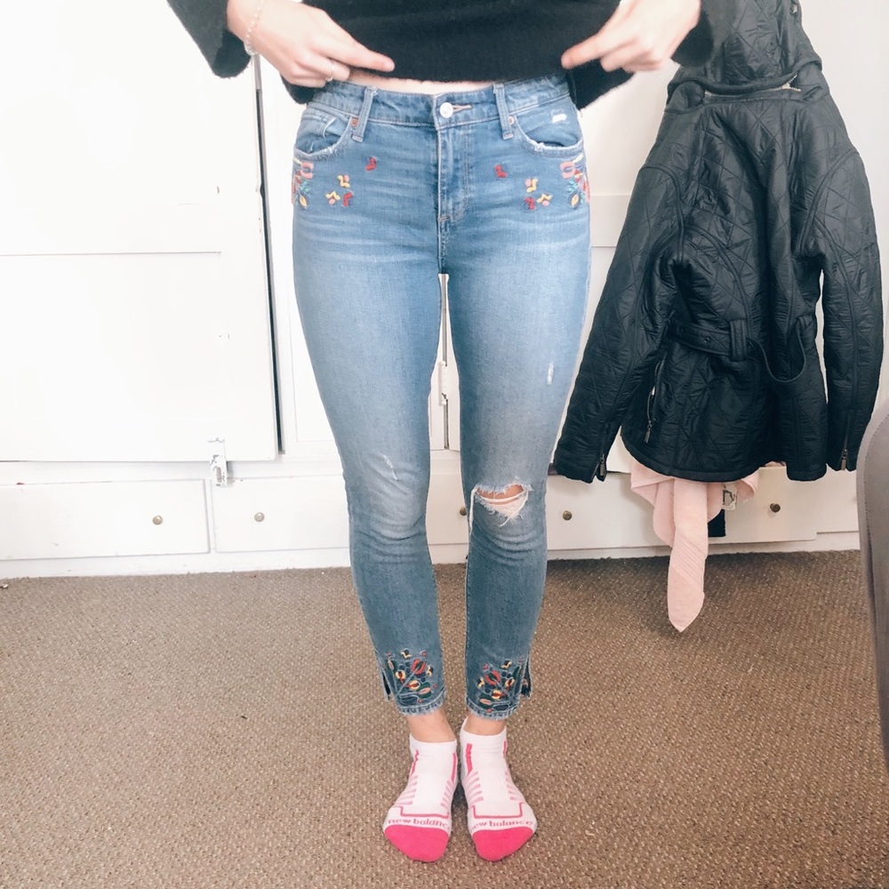 Lucky jeans in a size 28 with embroidery